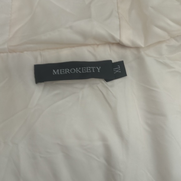 Off white/ivory long puffer vest. Hits mid thigh. - Picture 5 of 5